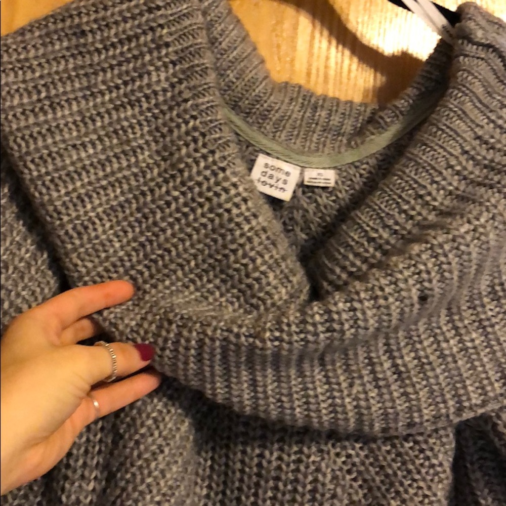 Sweater - Picture 4 of 4